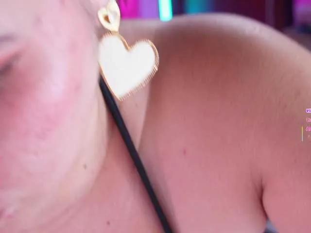 AliciaKennet — I am excited by attentive, respectful and generous men. Those who understand that a woman like me deserves the best: beautiful words, intense gestures ... and taxes that show how much you like it. If you know how to consent, I will know how to reward...