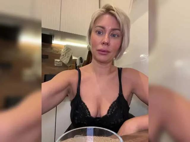 AlisaBlackFox — Freechat on BongaCams