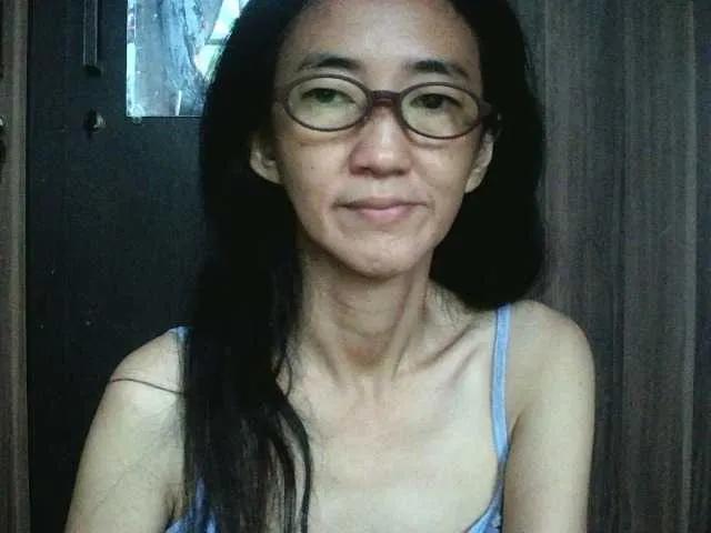 BongaCams bee077 is Freechat bee077 — Hairy body and muscle ;)