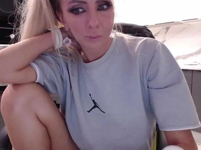 Freechat blondalina on BongaCams
