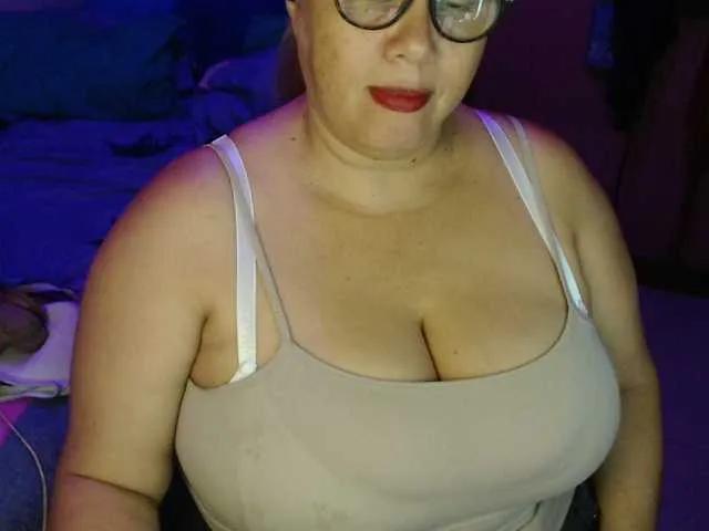 Offline ElizabethTaylor8 on BongaCams