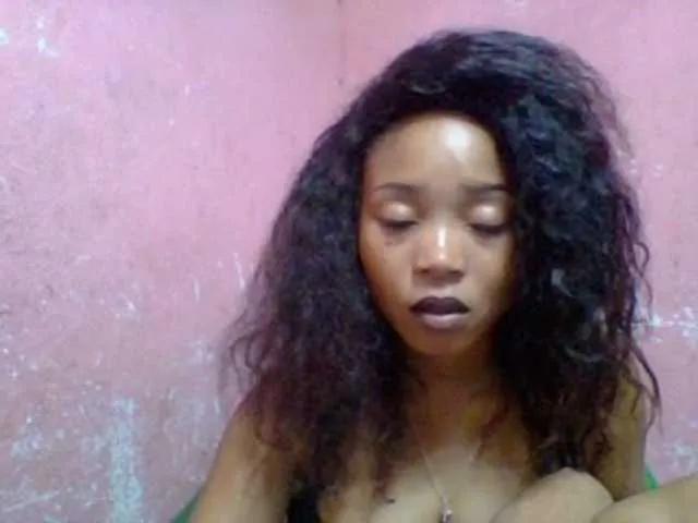 Freechat Estelahh on BongaCams