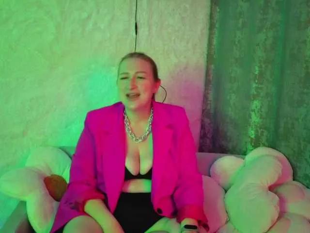 Freechat hornywood on BongaCams