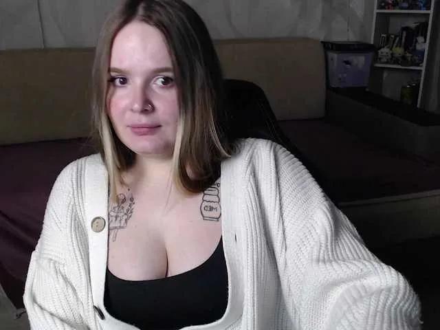 Offline Lizzi-Peach on BongaCams
