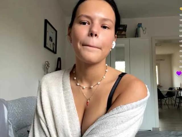 Freechat MerleRusson on BongaCams