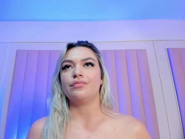 Freechat milaowens on BongaCams