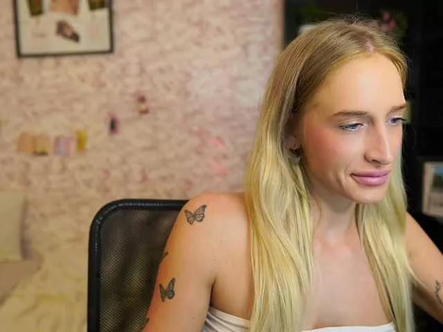 Freechat NicoletteShea01 on BongaCams