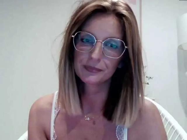 Freechat RachellaFox on BongaCams