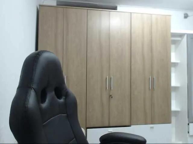 RoxanaMilf — Dare me to do new and kinky things