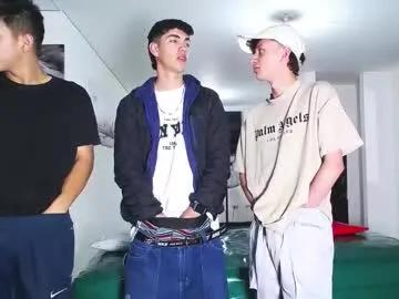 Freechat benz_boys on Chaturbate