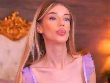 Freechat ellieredd on Chaturbate