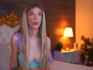 Freechat ellieredd on Chaturbate