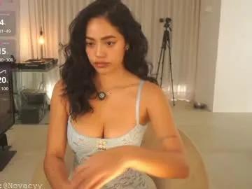 Freechat n_o_v_a on Chaturbate