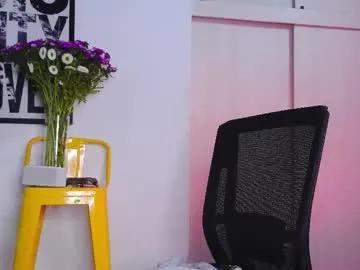 Freechat naughty_em_17 on Chaturbate