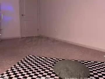 Freechat petitebrat on Chaturbate