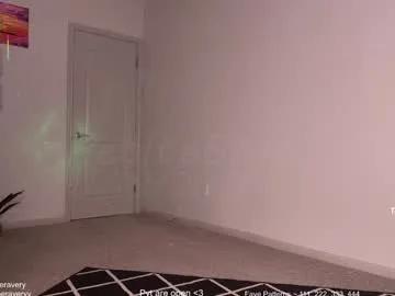 Freechat petitebrat on Chaturbate