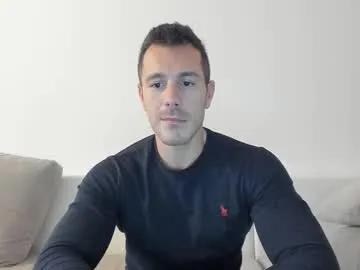 Freechat roberto4ever on Chaturbate