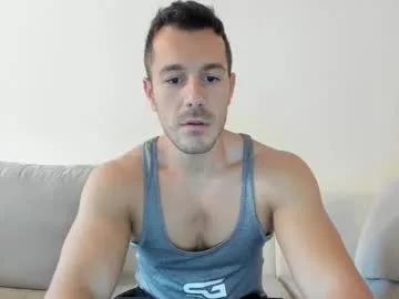 Freechat roberto4ever on Chaturbate