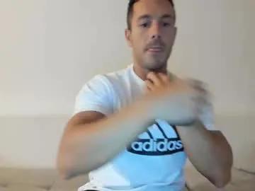 Freechat roberto4ever on Chaturbate