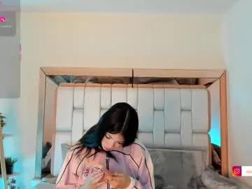 Freechat rosannaking on Chaturbate