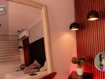 Freechat sophiecollins_1 on Chaturbate