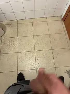 _themask_ — Sborata e laccata sulle dita