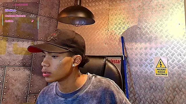 AlanCutee on StripChat 