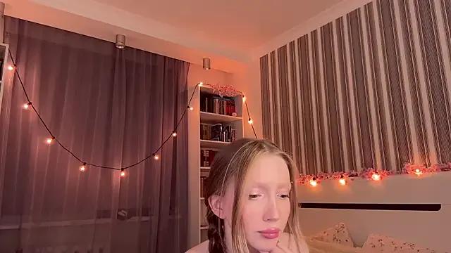 Freechat Awwwrora on StripChat