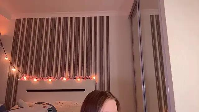 Freechat Awwwrora on StripChat