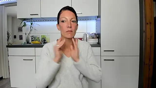 Axunamun — show pussy