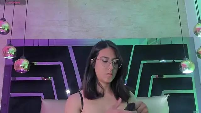 DaraBeckett on StripChat 