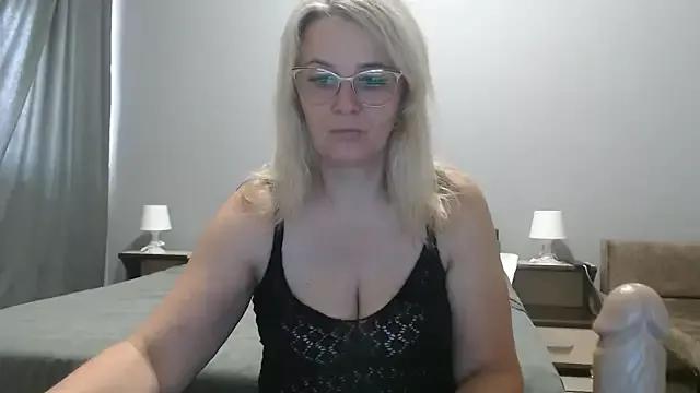 EleanoraDream on StripChat 