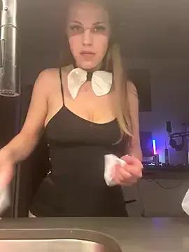 elliepixie — I squirt in the shower