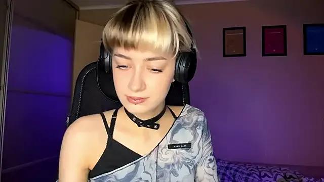 EmilySkyline — Spin around, show my outfit