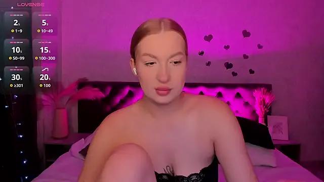 Emma__Leee on StripChat 