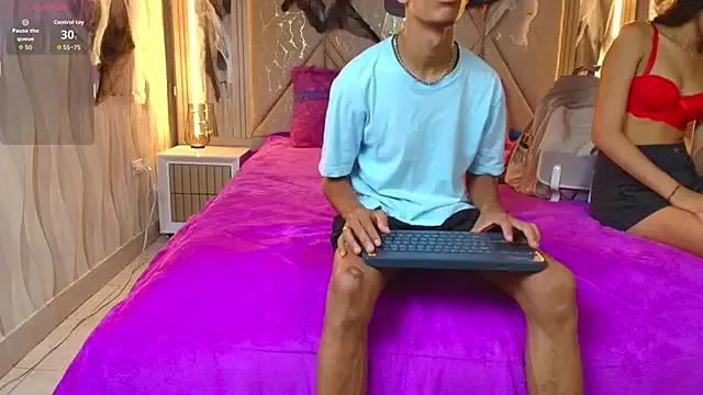 Freechat Hotcouple_222 on StripChat