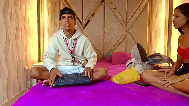 Freechat Hotcouple_222 on StripChat