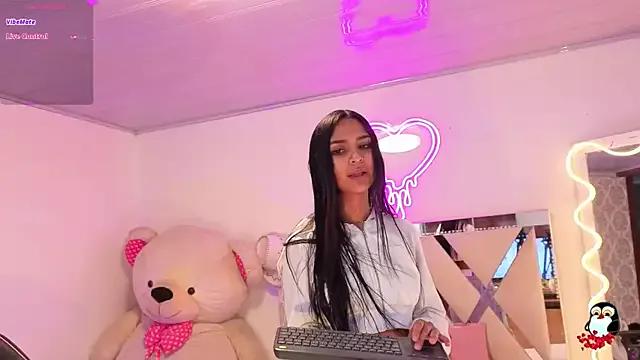 Jazmin_tay — Oil+Naked