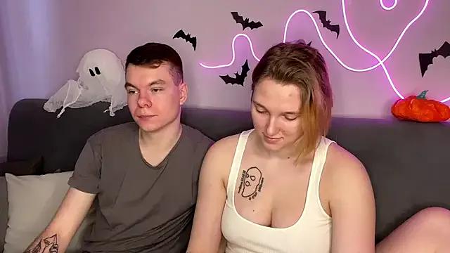 Freechat julielourens on StripChat