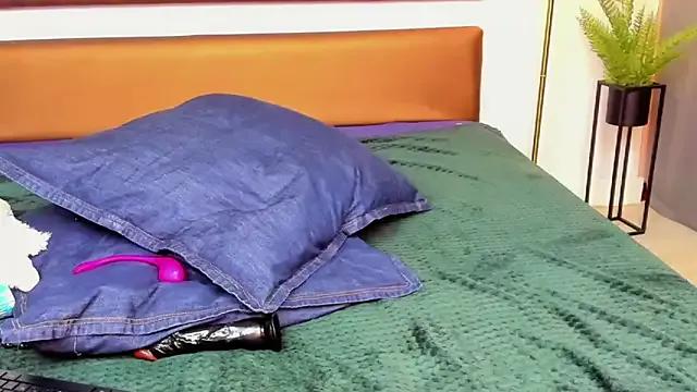 Freechat KatniseBabe on StripChat