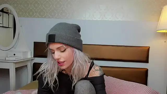 Freechat KatniseBabe on StripChat