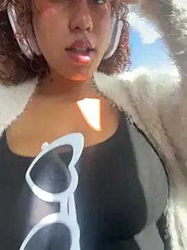 StripChat lauraltt is Freechat lauraltt — Rub my pussy, lush control lat tiper