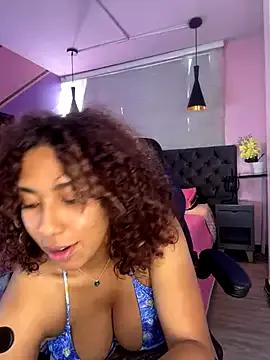 Freechat lauraltt on StripChat