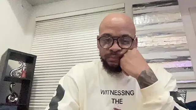 LawChat2025 — Getting a massage from MS. Catwoman