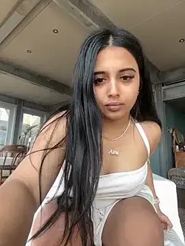 LilMisIndianx on StripChat 