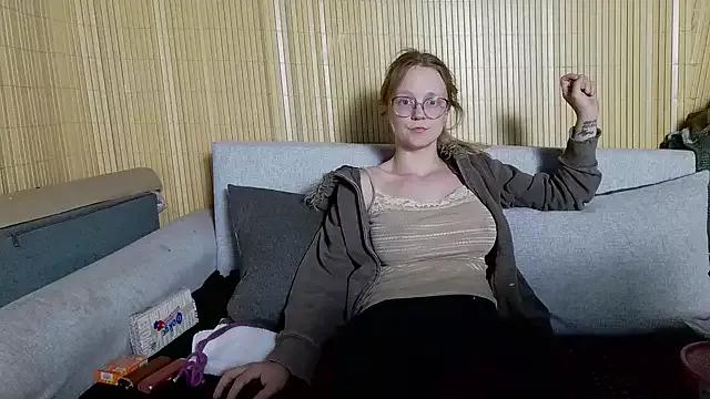 Freechat little-leni on StripChat