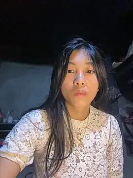 LylyOx9 on StripChat 