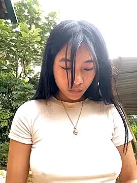 LylyOx9 on StripChat 