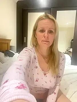 madamlillyrose on StripChat 