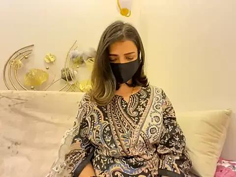 MaYaa__11 on StripChat 